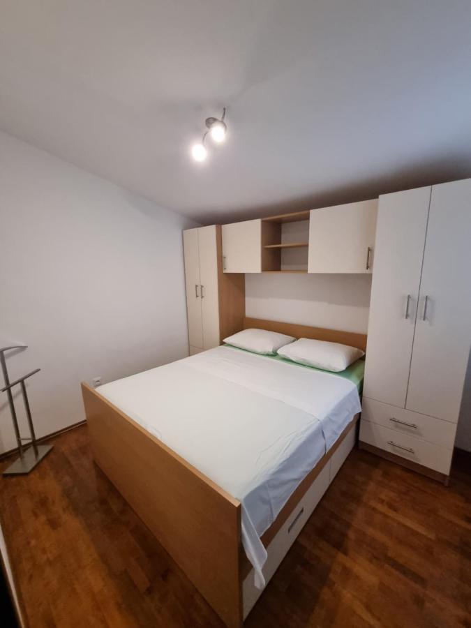 Apartments Jadran Primosten Exterior photo